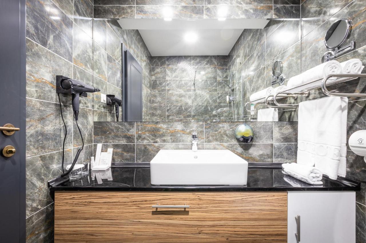 Hotel Sky Гевгелія Екстер'єр фото Bathroom