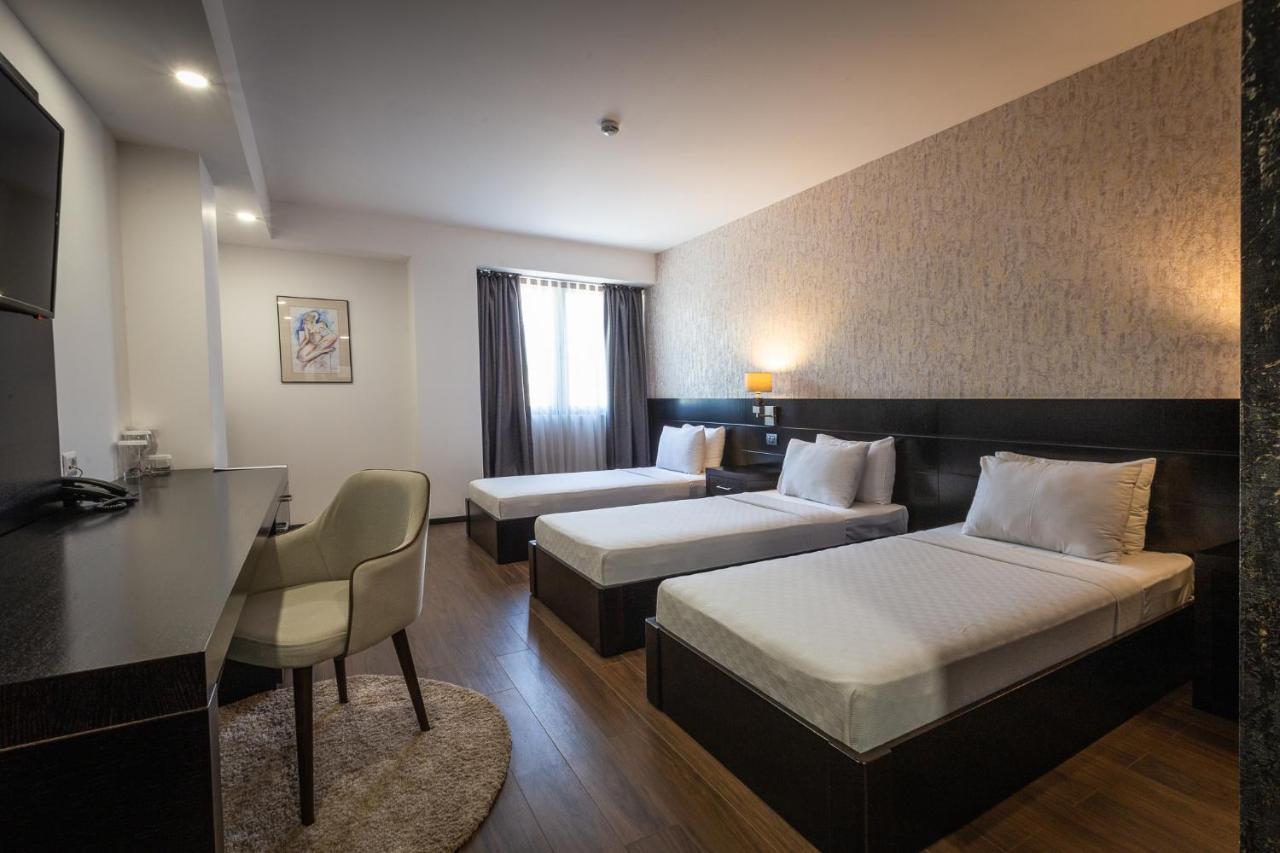 Hotel Sky Гевгелія Екстер'єр фото A room at the hotel