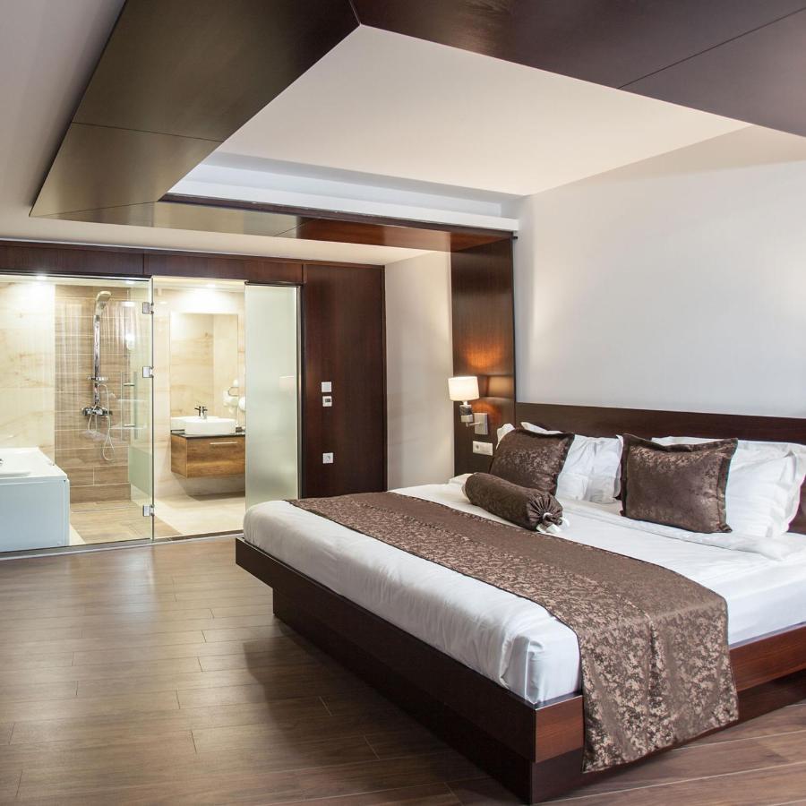Hotel Sky Гевгелія Екстер'єр фото A room at the hotel