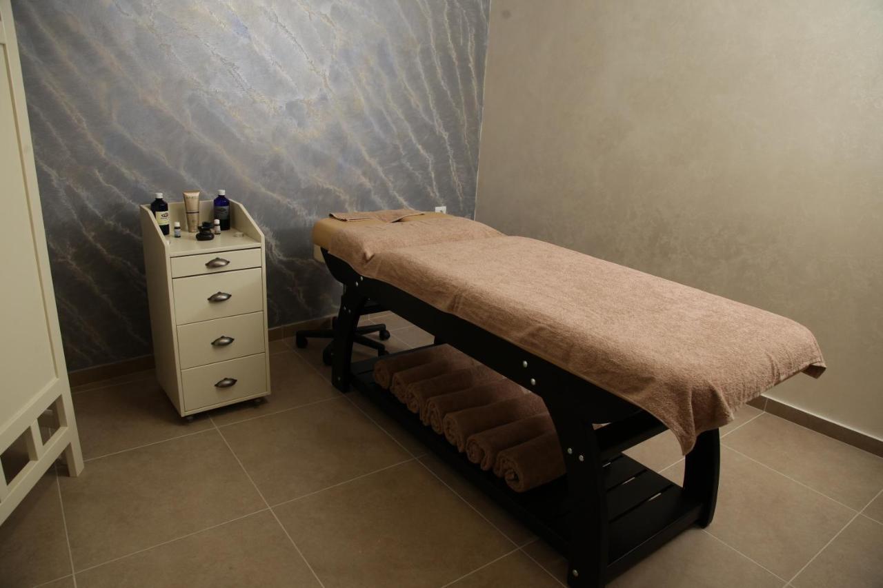 Hotel Sky Гевгелія Екстер'єр фото Massage table