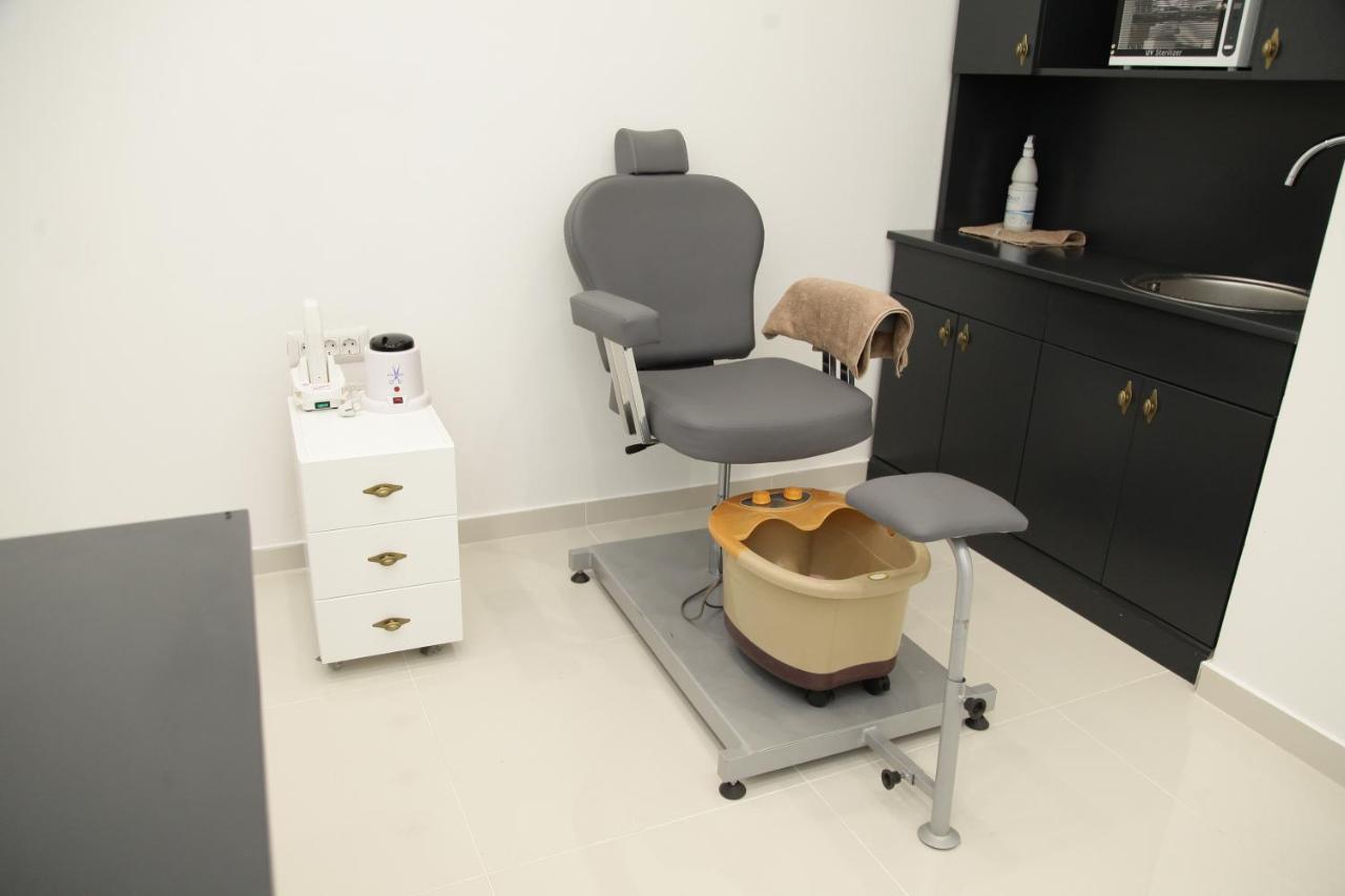 Hotel Sky Гевгелія Екстер'єр фото A podiatry treatment room