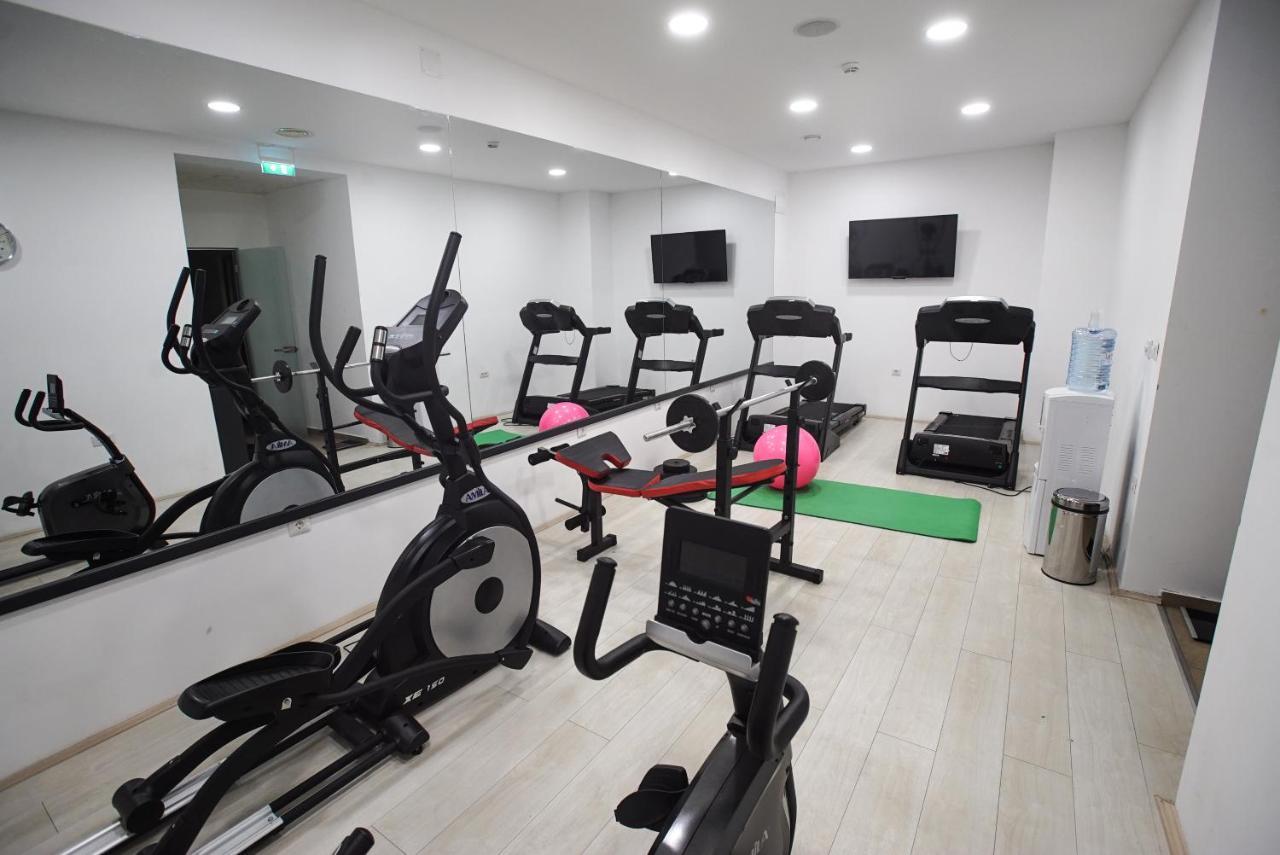 Hotel Sky Гевгелія Екстер'єр фото A gym in a hotel