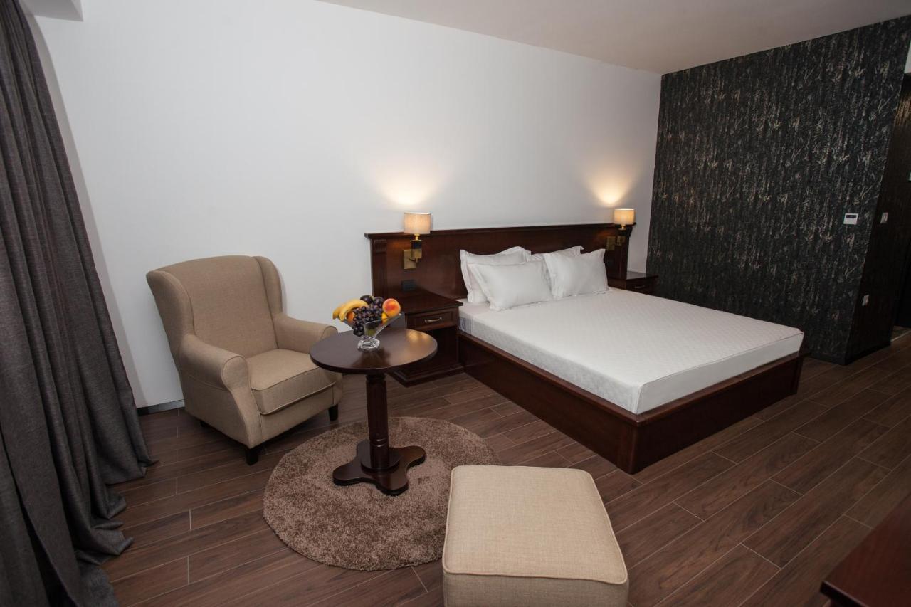 Hotel Sky Гевгелія Екстер'єр фото A room at the hotel