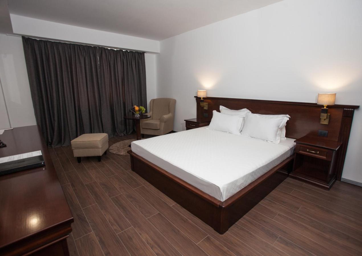 Hotel Sky Гевгелія Екстер'єр фото A bedroom at the hotel
