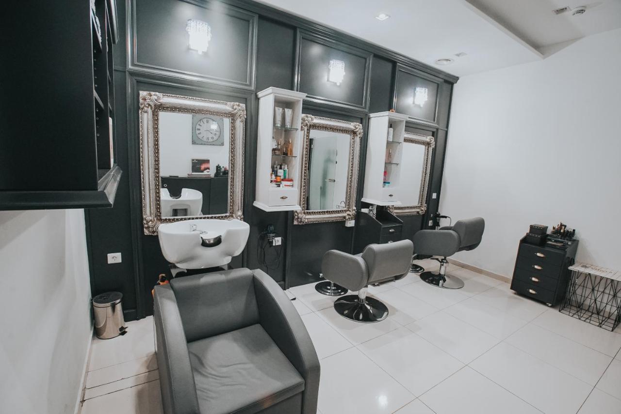 Hotel Sky Гевгелія Екстер'єр фото Hair salon in Dubai