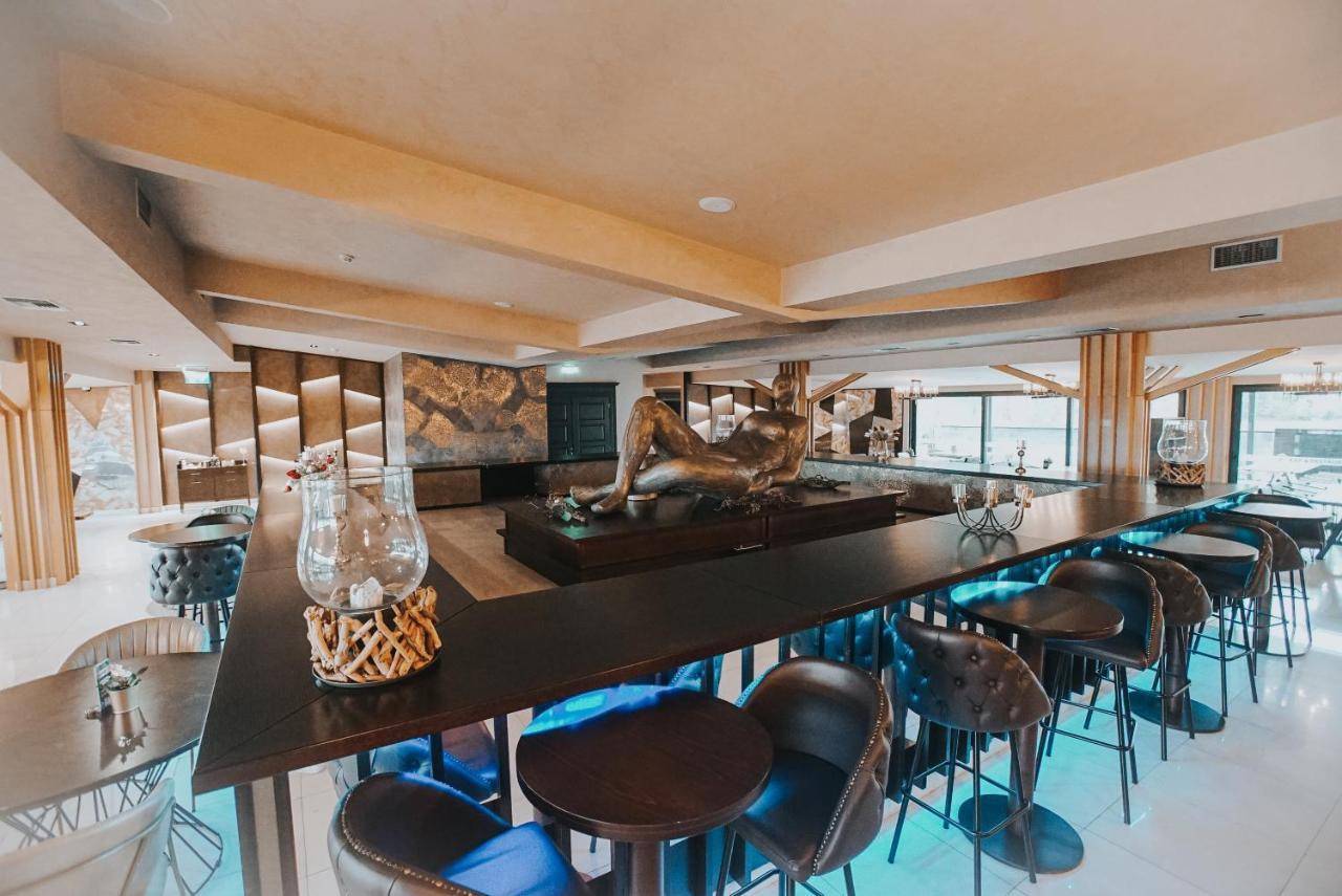 Hotel Sky Гевгелія Екстер'єр фото The bar at the 19th floor